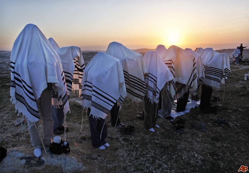 ye-mideast-israel-jewish-sun-blessing-2009-12-14-18-33-54.jpg