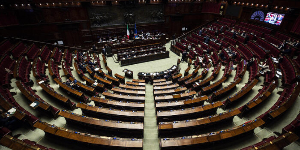 camera-decreto-rave-970x485.jpg